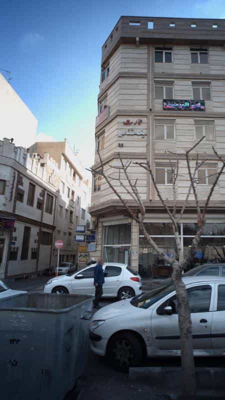 عکس دکتر محمد رزازیان در چهارصد دستگاه تهران