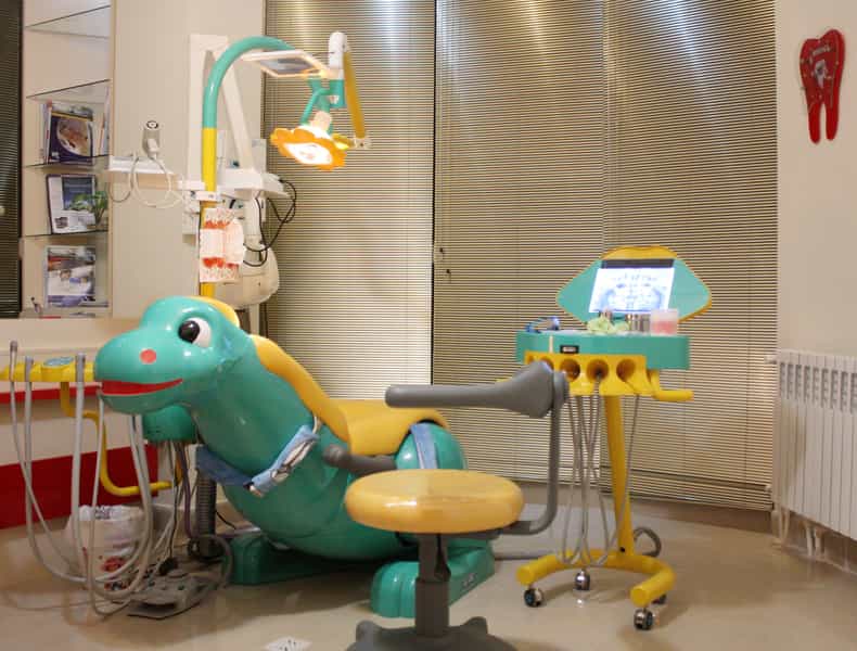 عکس دکتر احسان صادقی نژاد در جهان شهر کرج