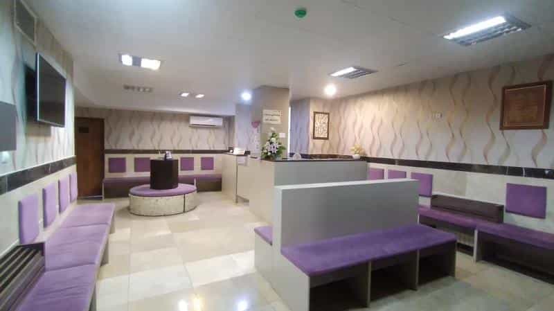 عکس دکتر شاهرخ آبادیان متخصص مغز و اعصاب در چهارصد دستگاه کرج