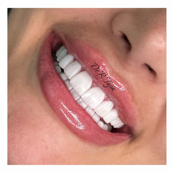 عکس دندانپزشکی دکتر رویا تاجیک در جهان شهر کرج