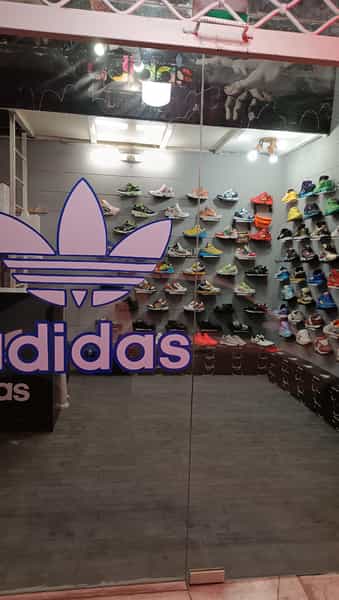 عکس فروشگاه دکتر آدیداس در حصارک بالا کرج