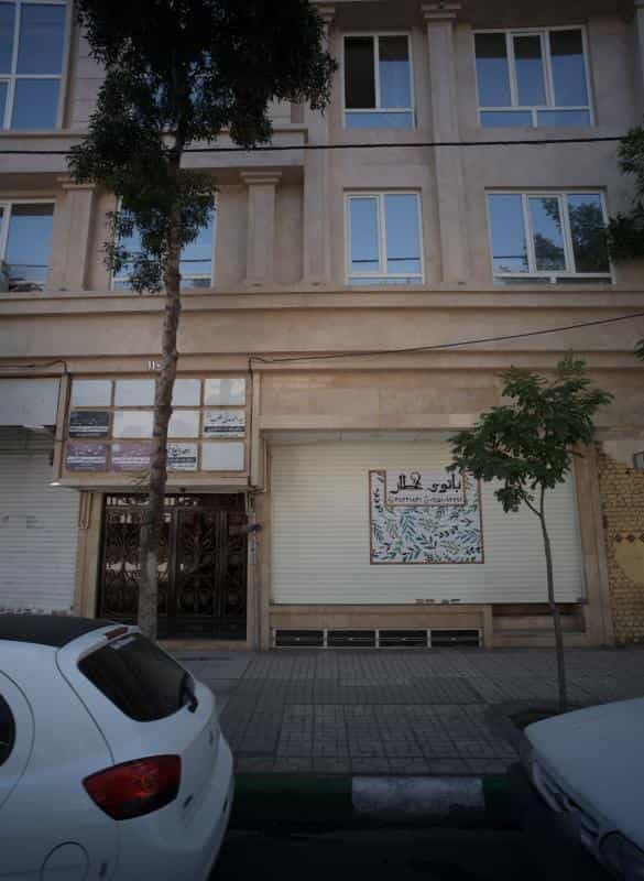 عکس بانوی عطار در راهنمایی مشهد