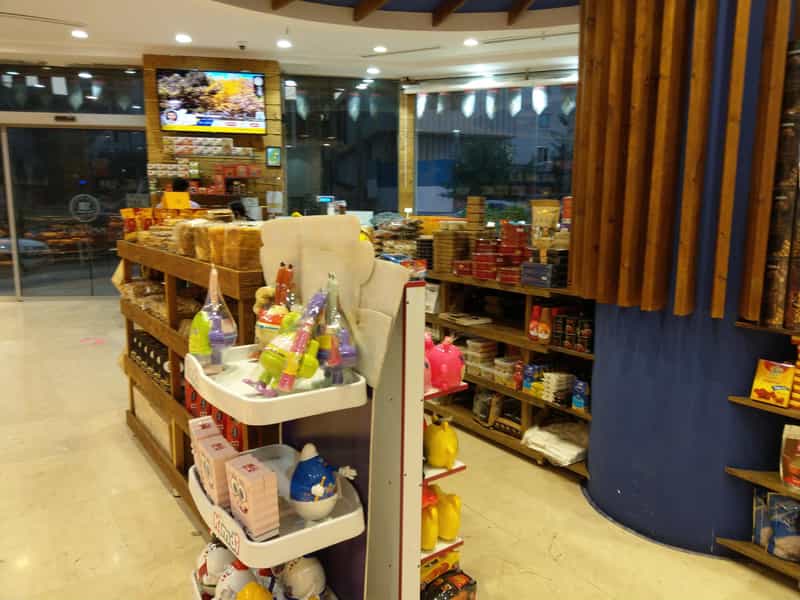 عکس شیرینی و آجیل آرامیس در پونک 