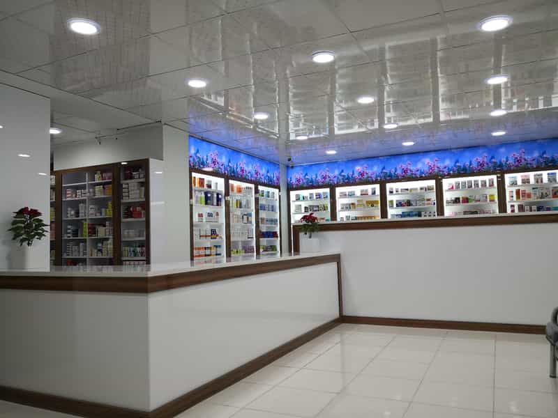 عکس داروخانه دکتر خیراتی در سینما سعدی شیراز