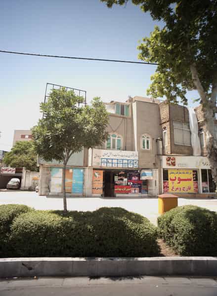 عکس دفتر پیشخوان خدمات دولت و بخش عمومی در پایین خیابان مشهد