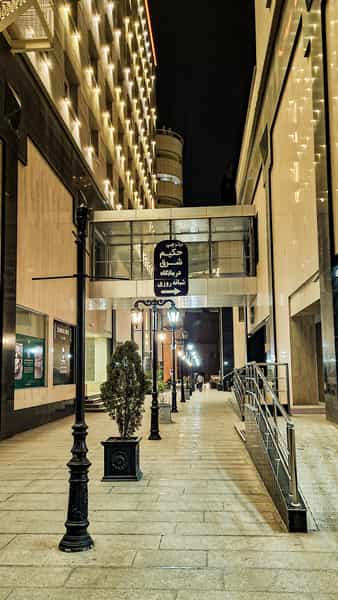 عکس درمانگاه حکيم شرق در پایین خیابان مشهد