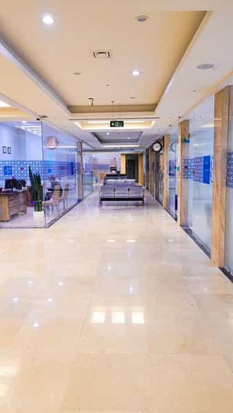 عکس درمانگاه حکيم شرق در پایین خیابان مشهد