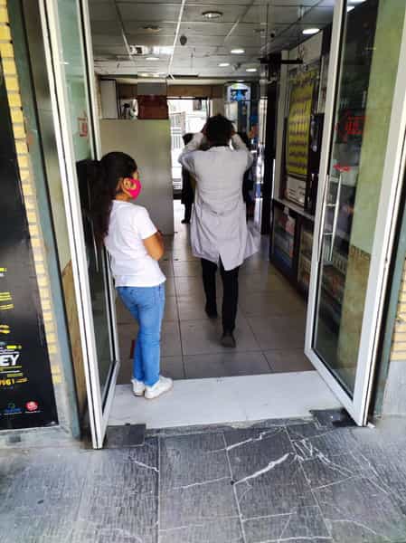 عکس داروخانه شبانه‌روزی قوامین ویژه‌ی کرونا در شهرک پاسداران تهران