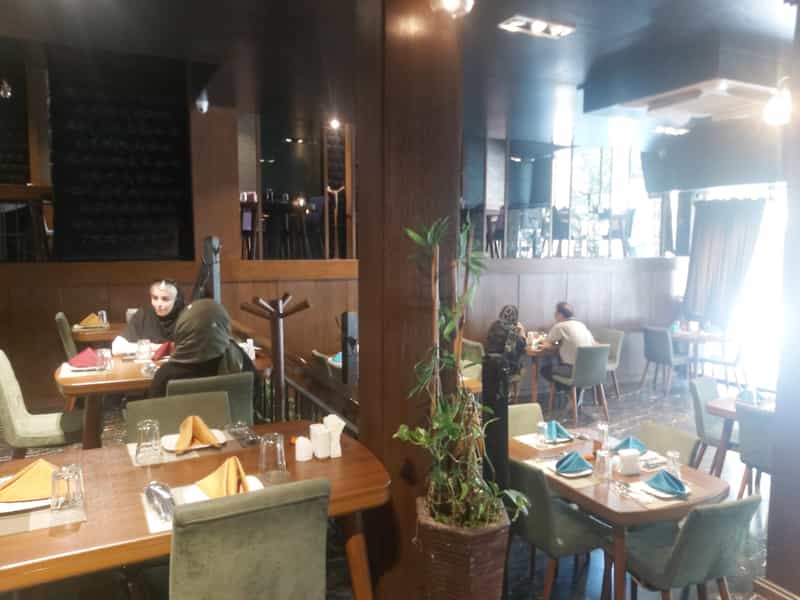 عکس کافه رستوران شمعدونی در شیخ صدوق اصفهان