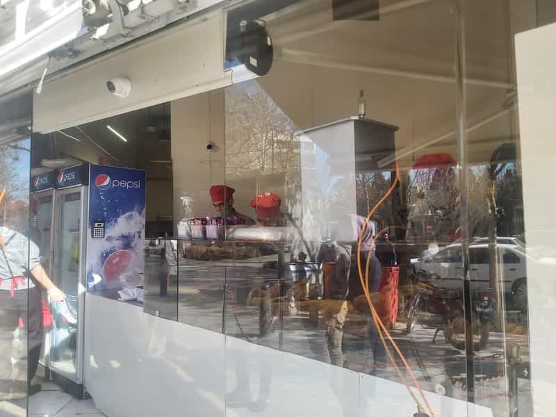 عکس ساندویچ بیست در پا قلعه اصفهان