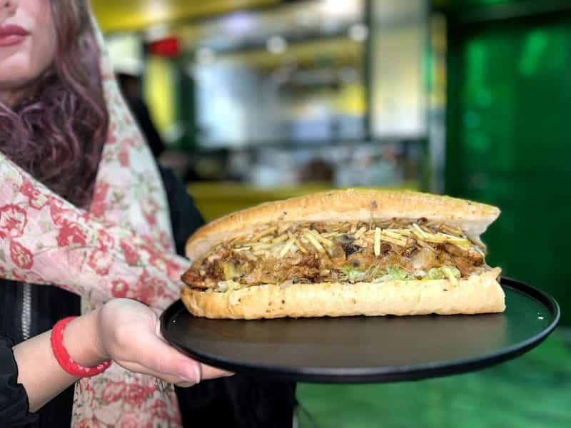 عکس فست‌فود موبیدیک در خانه اصفهان اصفهان
