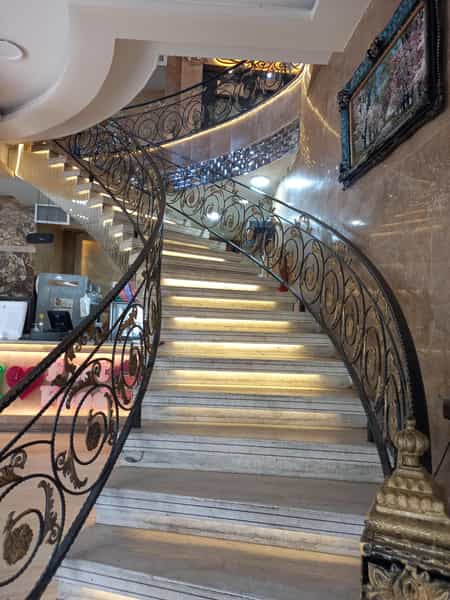 عکس پیتزا ساندویچ ترنج در حضرت ابوطالب مشهد