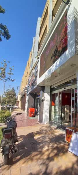 عکس ساندویچ نوشین در احمدآباد مشهد