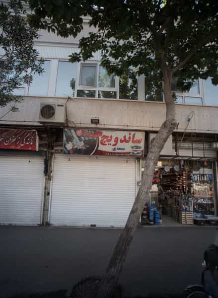 عکس ساندویچ سعدی در پایین خیابان مشهد