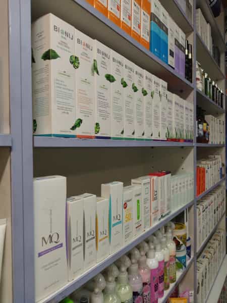 عکس داروخانه دكتر دباغی در قلهک تهران