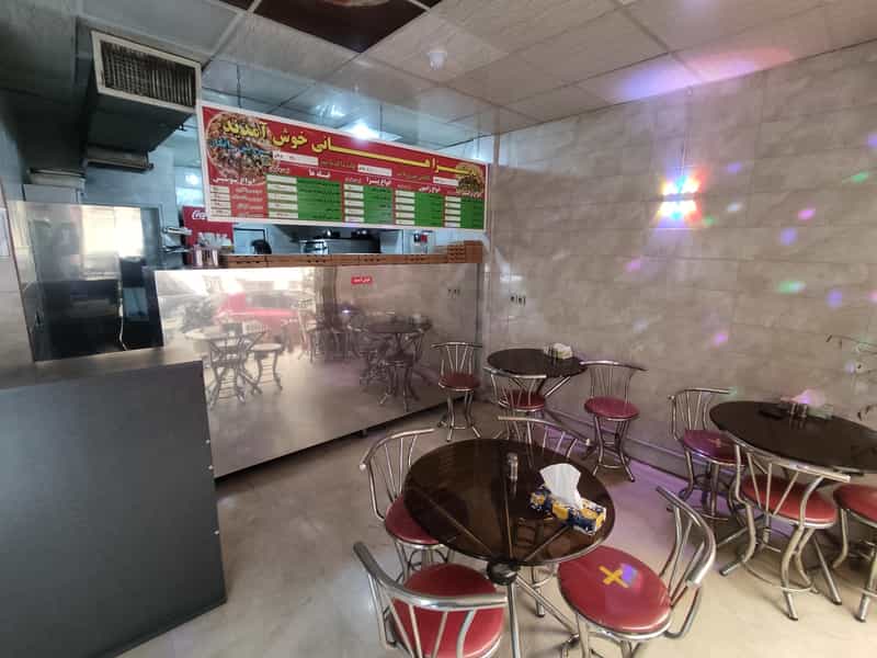 عکس پیتزا هانی در قزل قلعه تهران