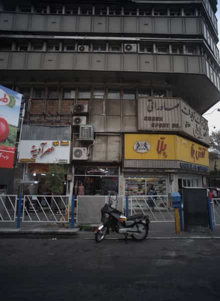 عکس فست فود عصر آدینه در شیخ هادی تهران