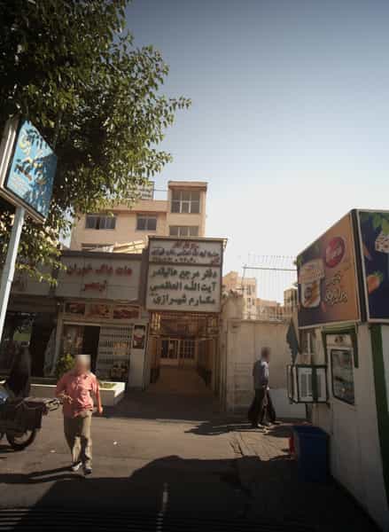 عکس هات‌ داگ‌ خوران ولیعصر در دروازه شمیران تهران