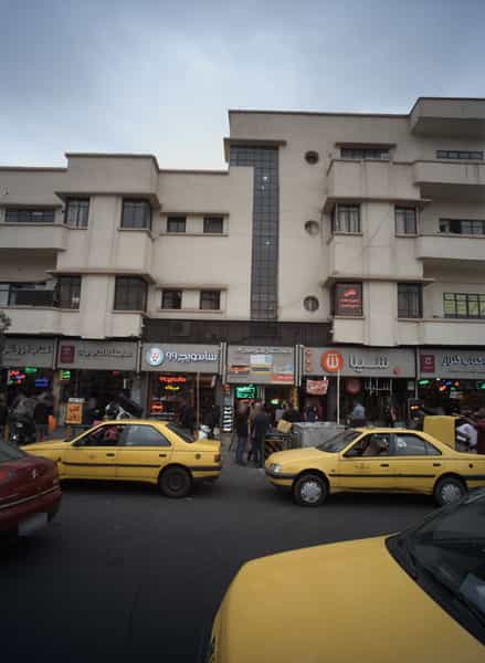 عکس ساندویچ 99 در انقلاب تهران