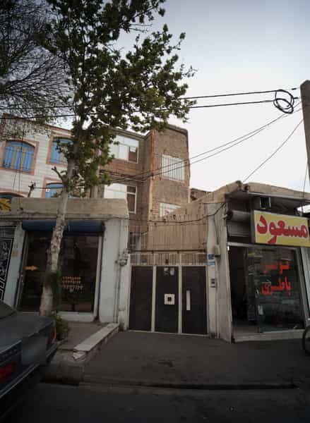 عکس مشاور املاک جهان در خاک سفید تهران