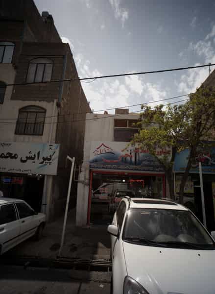 عکس مشاورین املاک تختی در خاک سفید تهران