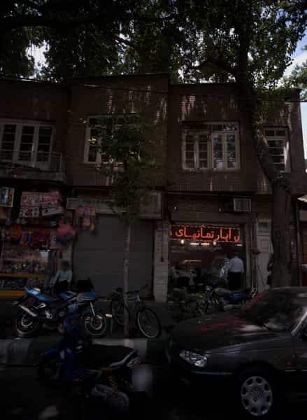 عکس مشاورین املاک دوستی در امیربهادر تهران