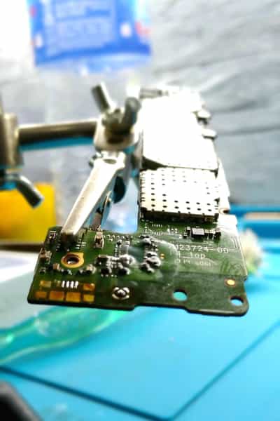 عکس تعمیرات تخصصی انواع گوشی‌های هوشمند حمیدرضا در ولیعصر جنوبی تهران