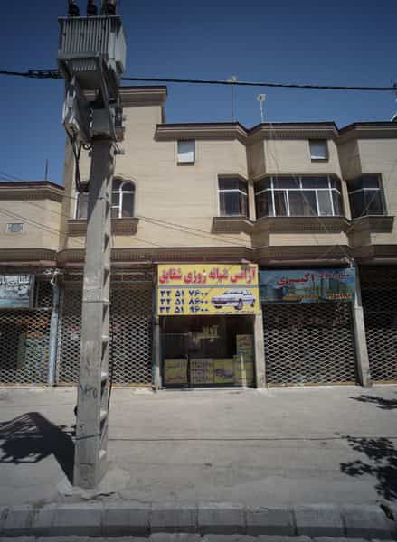 عکس مشاور املاک اکبری در نیزه مشهد