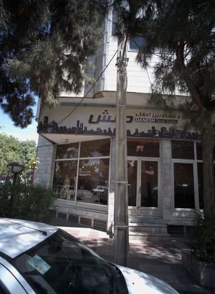 عکس کارشناسان و مشاورین املاک دانش در سلام مشهد