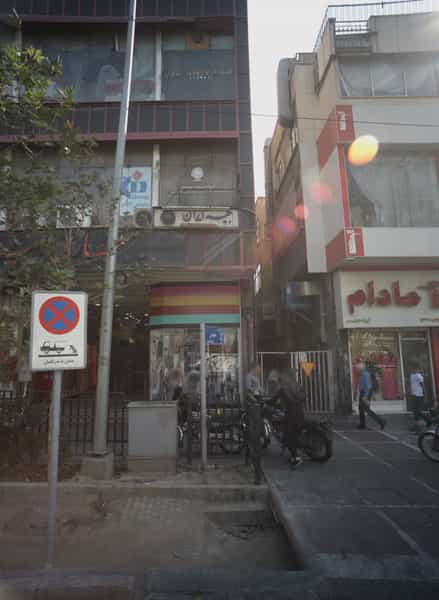 عکس گلدوزی کامپیوتری شکری در انقلاب تهران