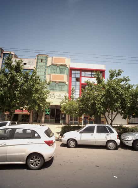 عکس شیشه قائم در انقلاب مشهد