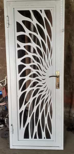 عکس کارگاه درب لیزری میرزائی در شهید کاظمی تهران