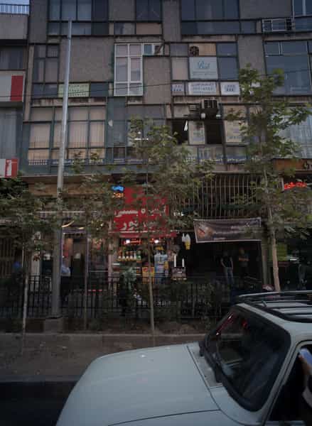 عکس گلدوزی ساحل در انقلاب تهران