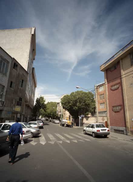 عکس شیشه و آینه ساختمانی سجده ای در امامزاده عبدالله تهران