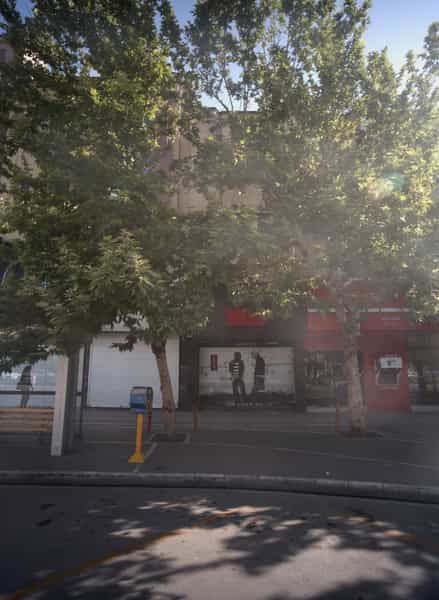 عکس فزوشگاه پوشاک مردانه لیوایز در بهشت مشهد