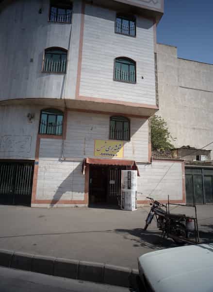 عکس شیشه بری شمس در کیانشهر شمالی تهران