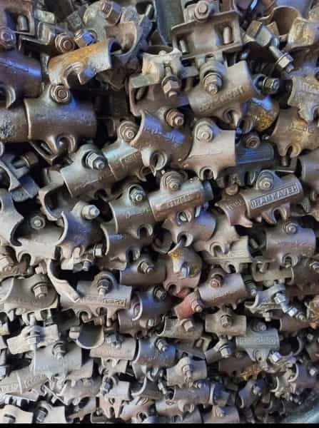 عکس داربست فلزی طولانی در یافت آباد تهران