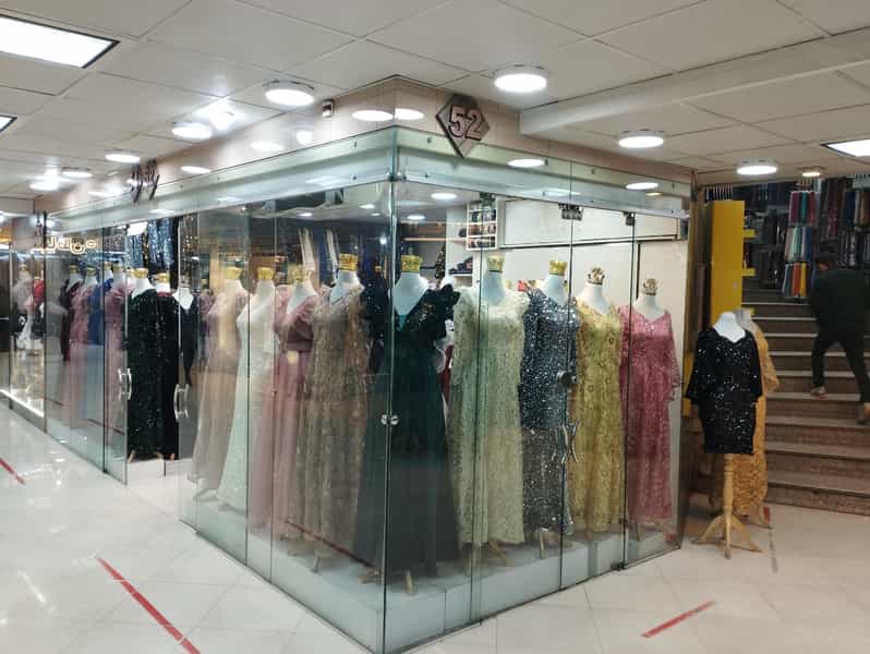 عکس تولید و پخش لباس مجلسی کاظمی در هفده شهریور مشهد