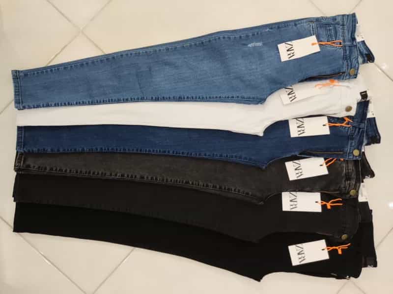 عکس تولید و پخش پوشاک حسینی در بازار تهران