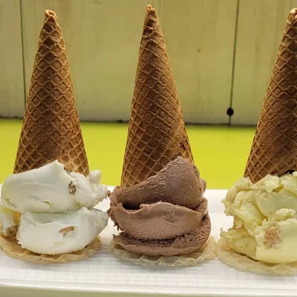 عکس بستنی تبریز تراکتور در سرخاب تبریز