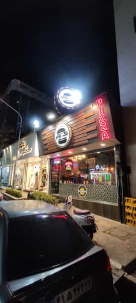 عکس فست فود بلک برگر در پاسداران تهران