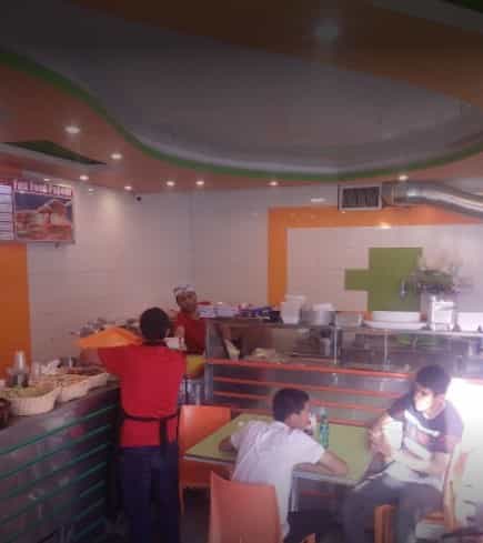 عکس پیتزا ساندویچ پاپور در شریف تهران