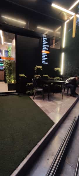 عکس فست فود شیلا شعبه دولت در صدر تهران