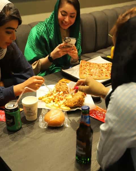 عکس پیتزا پرپروک در ولنجک تهران