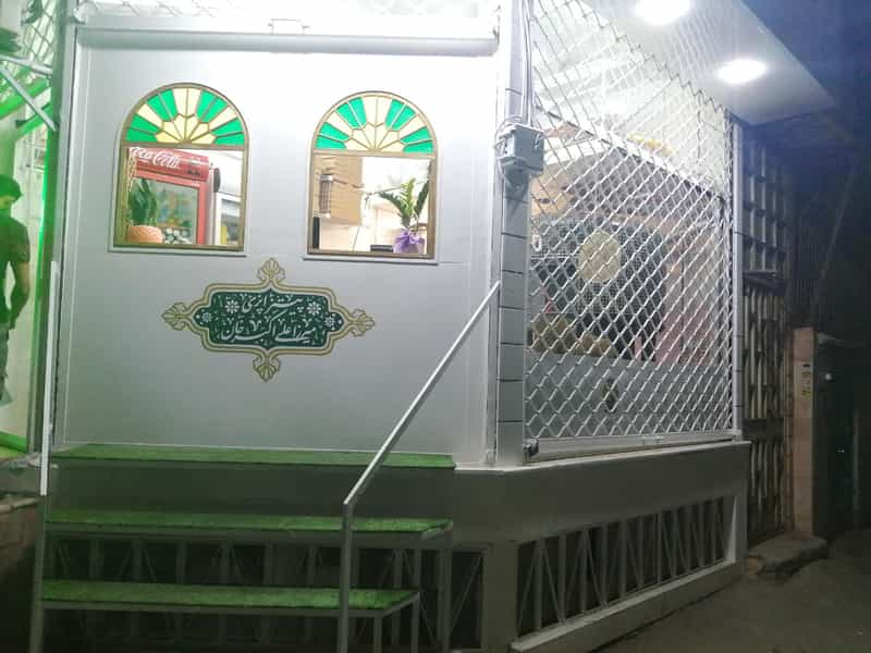 عکس پیتزاپزی میرزا علی اکبرخان در جمالزاده تهران