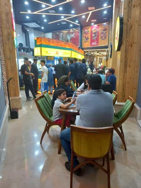 عکس برگرهای تخصصی لاویا در شهرآرا تهران