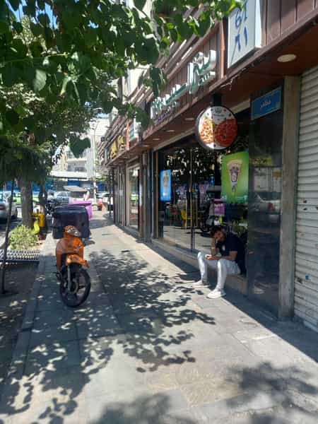 عکس فست فود سیب360 در انقلاب تهران