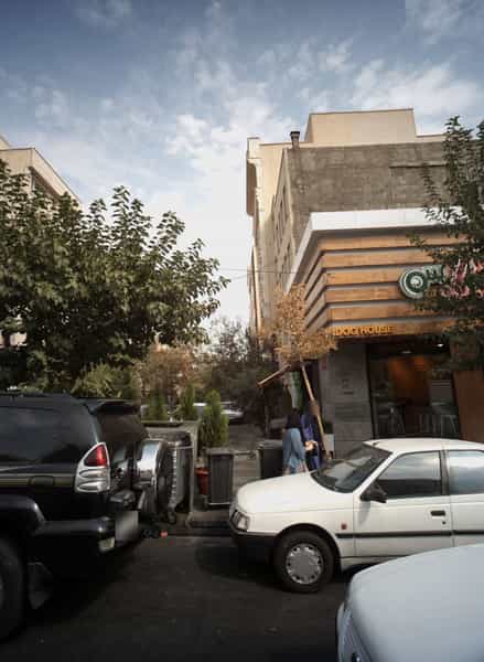 عکس فست فود داگ هاوس در دریا تهران