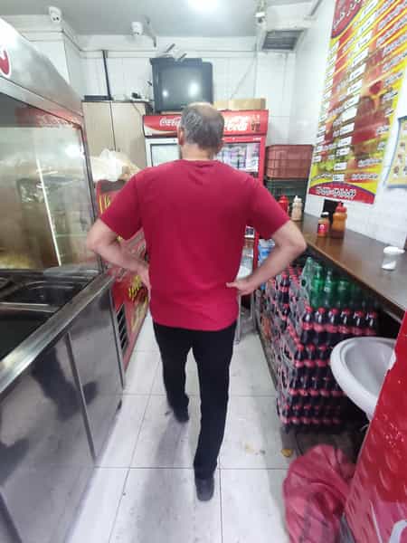 عکس ساندویچ شهروز گلپا در قلهک تهران