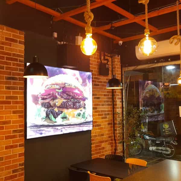 عکس پیتزا ساندویچ ورنا در انقلاب تهران